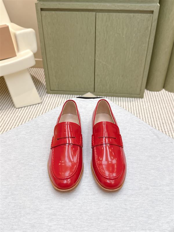 2025112812728374 310